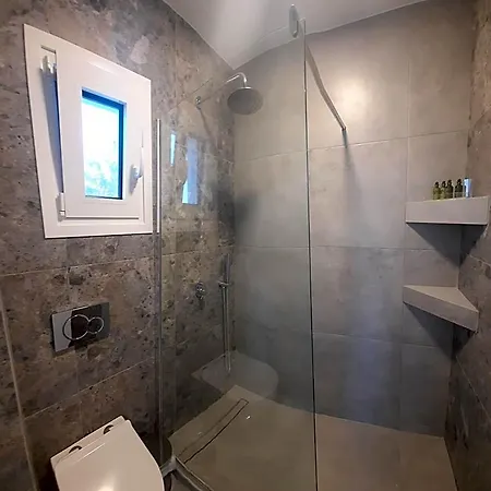 Blue Dolphin Fully Renovated By Rivea Group *