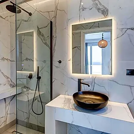 Blue Dolphin Fully Renovated By Rivea Group